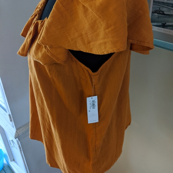 NWT Ruffled Blouse - Picture 4 of 6